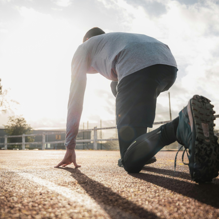 Person am Start einer Rennbahn